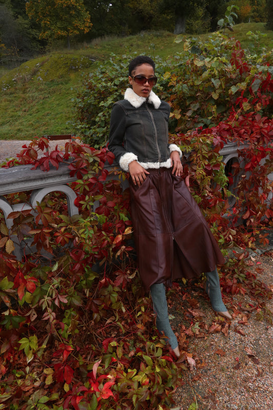 Zipper detailed deep brown leather skirt