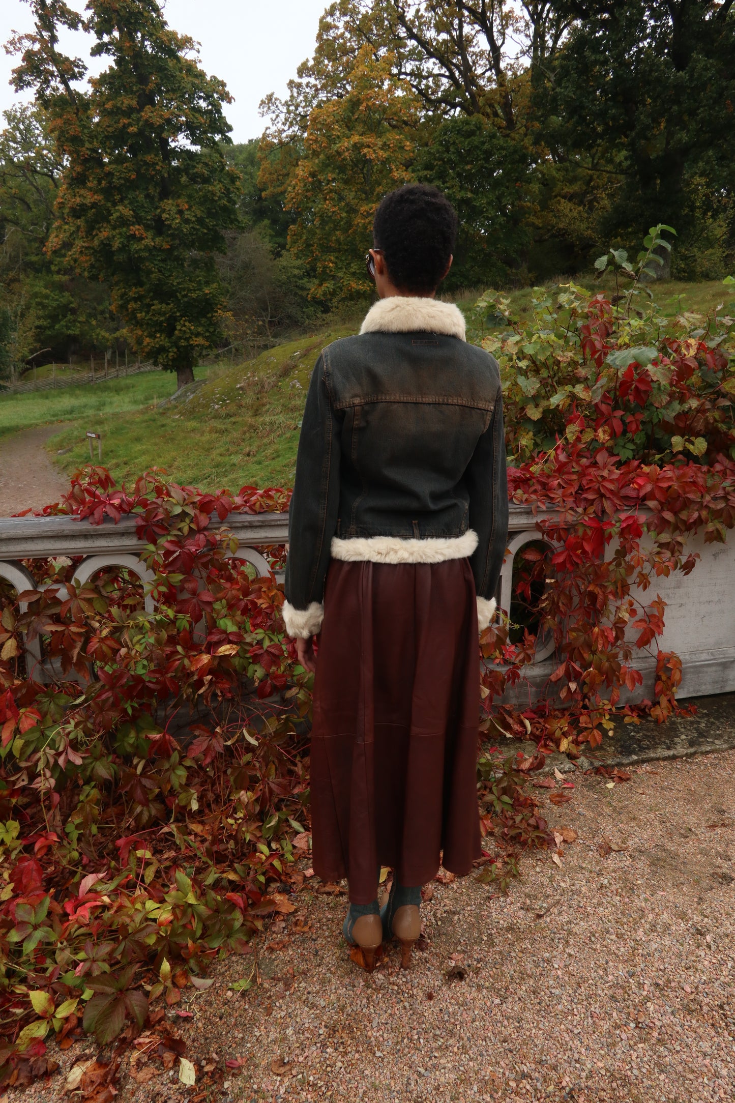 Zipper detailed deep brown leather skirt