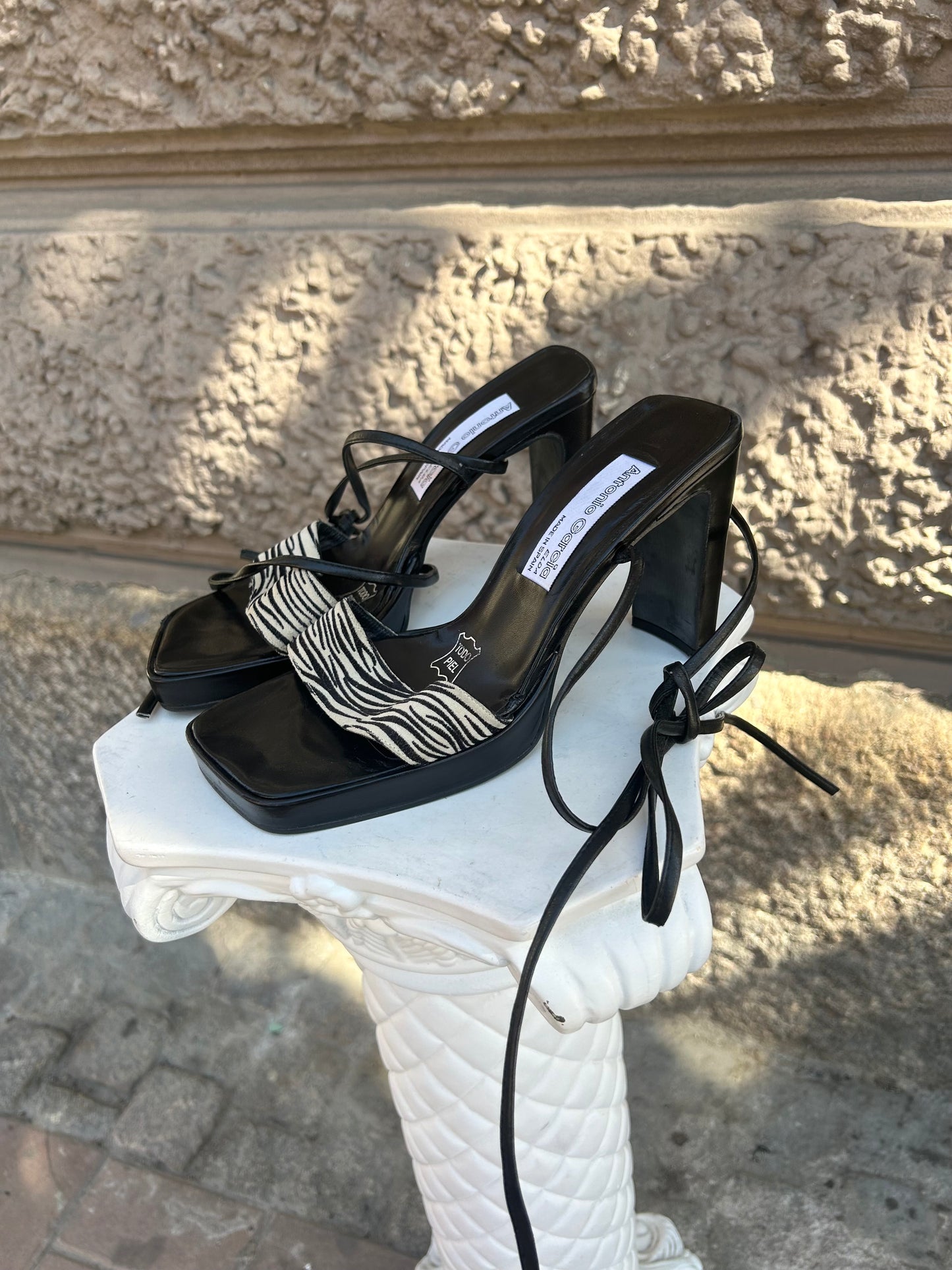 Antonio Garcia Tie Up Zebra Platforms