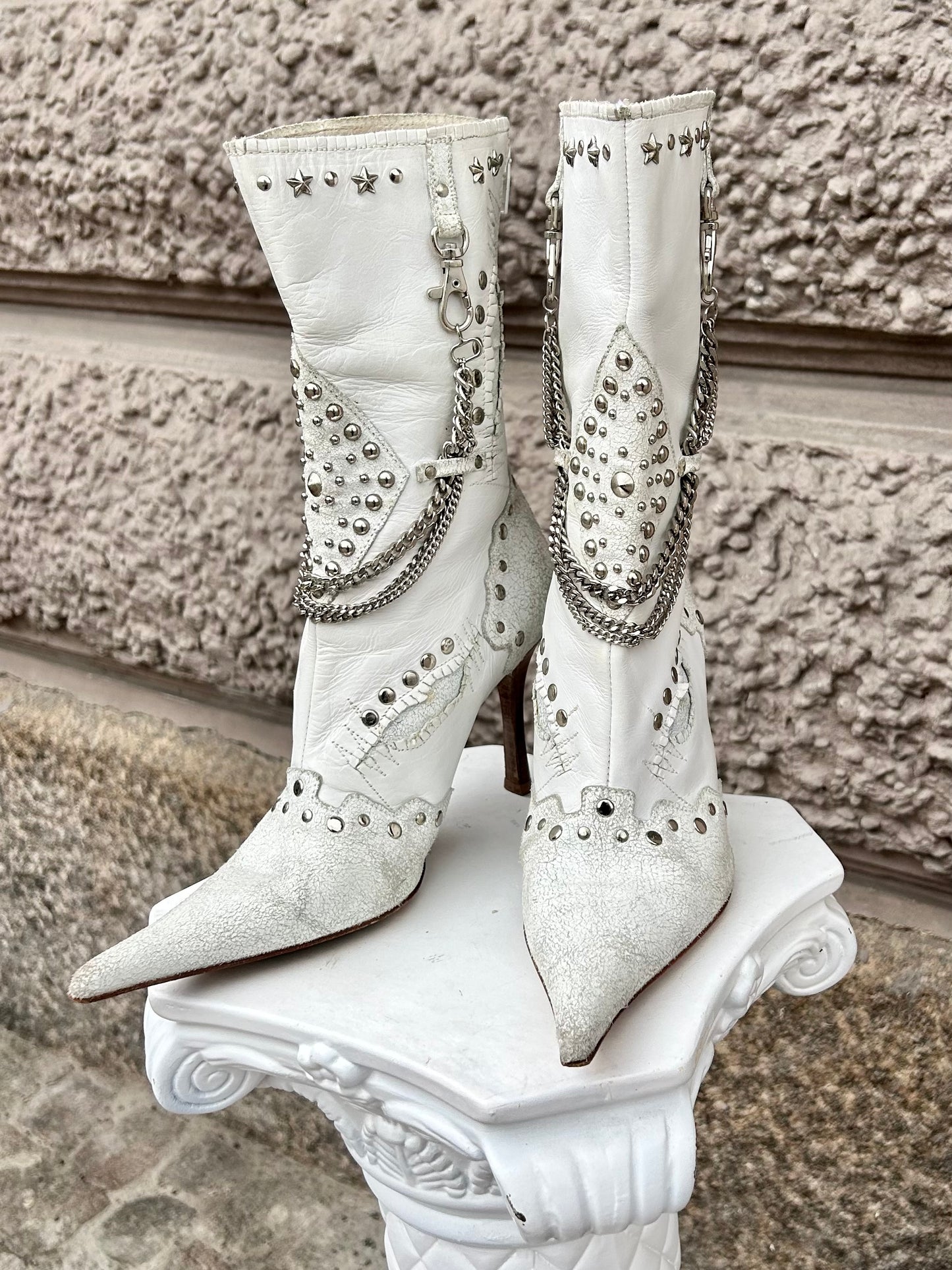 Chain and studs adorned pointy Leather heels