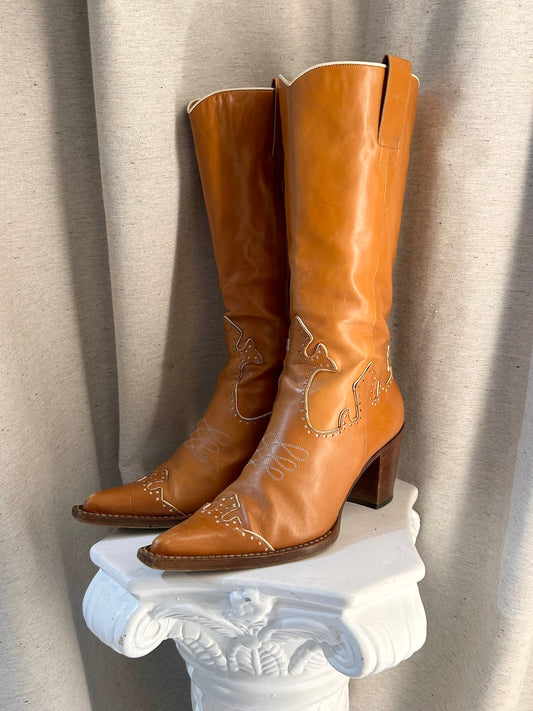 Embroidered pointy cowboy boots