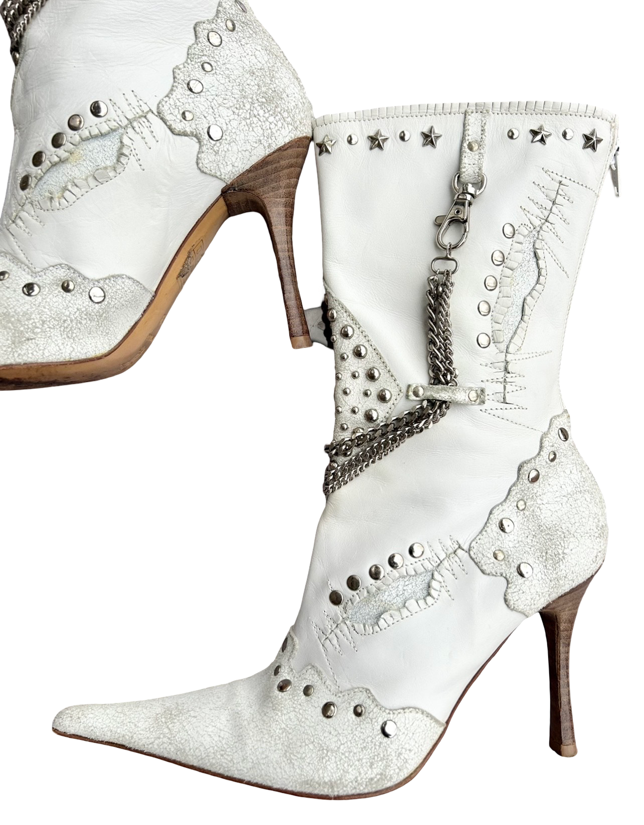 Chain and studs adorned pointy Leather heels