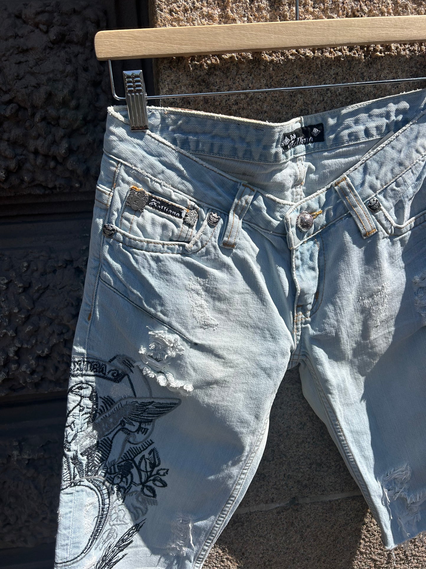 John Galliano Distressed Graphic Jeansshorts
