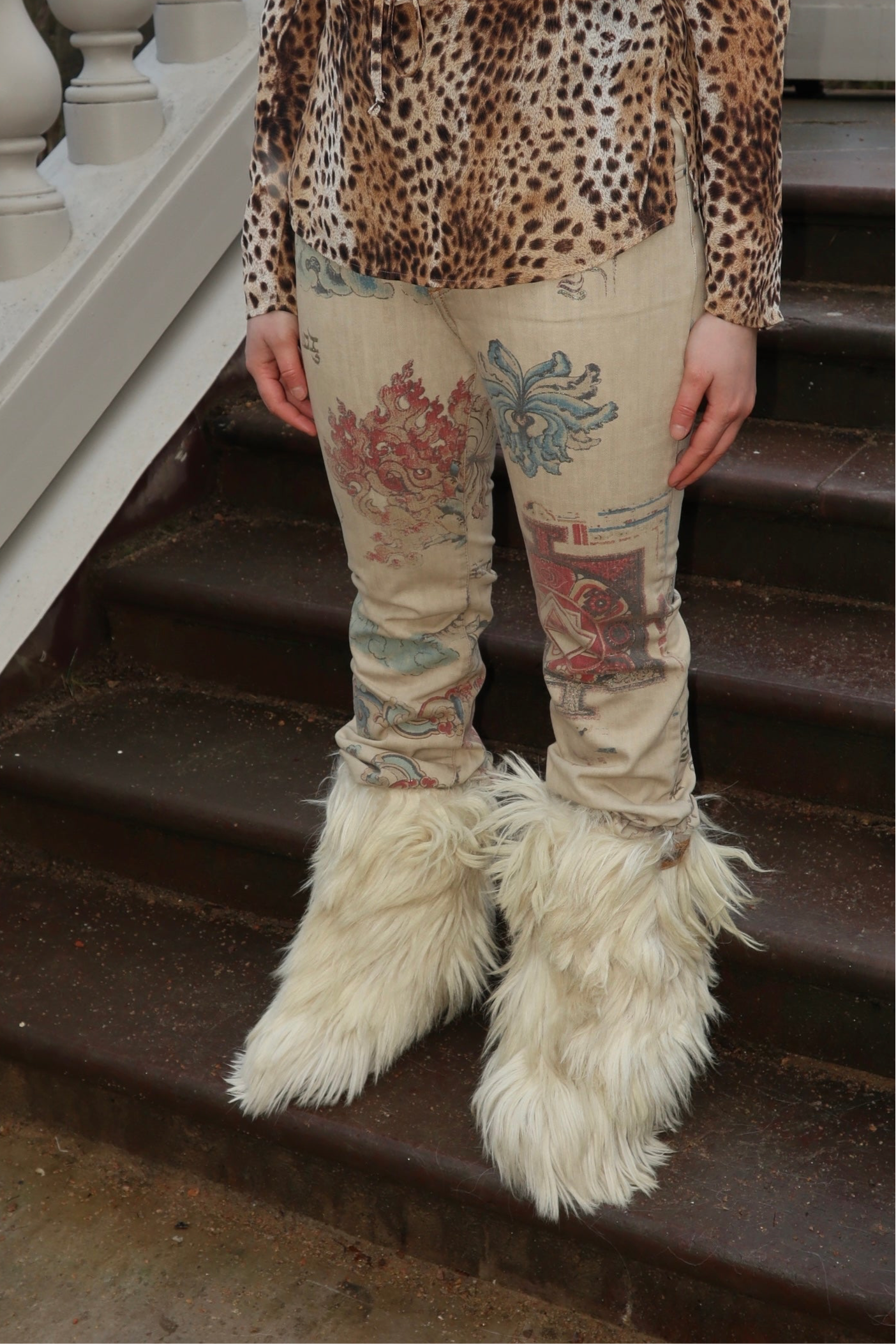Cream Y2K yeti boots