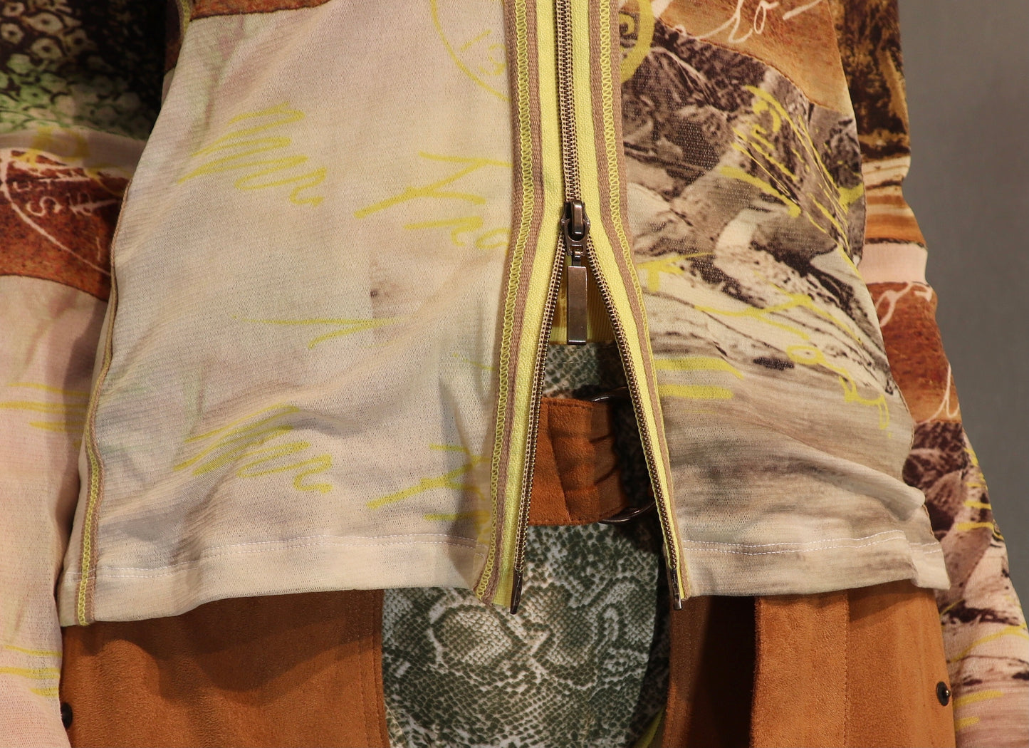 2000´s Tuzzi printed mesh zip topp